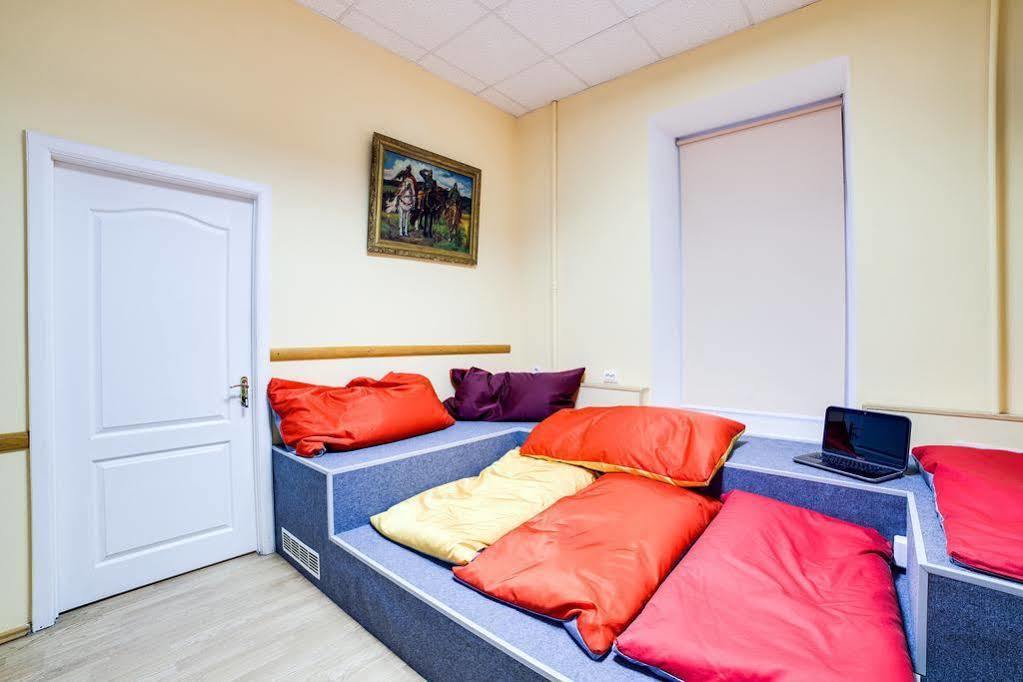 Night & Day Hostel Kiev Exterior foto