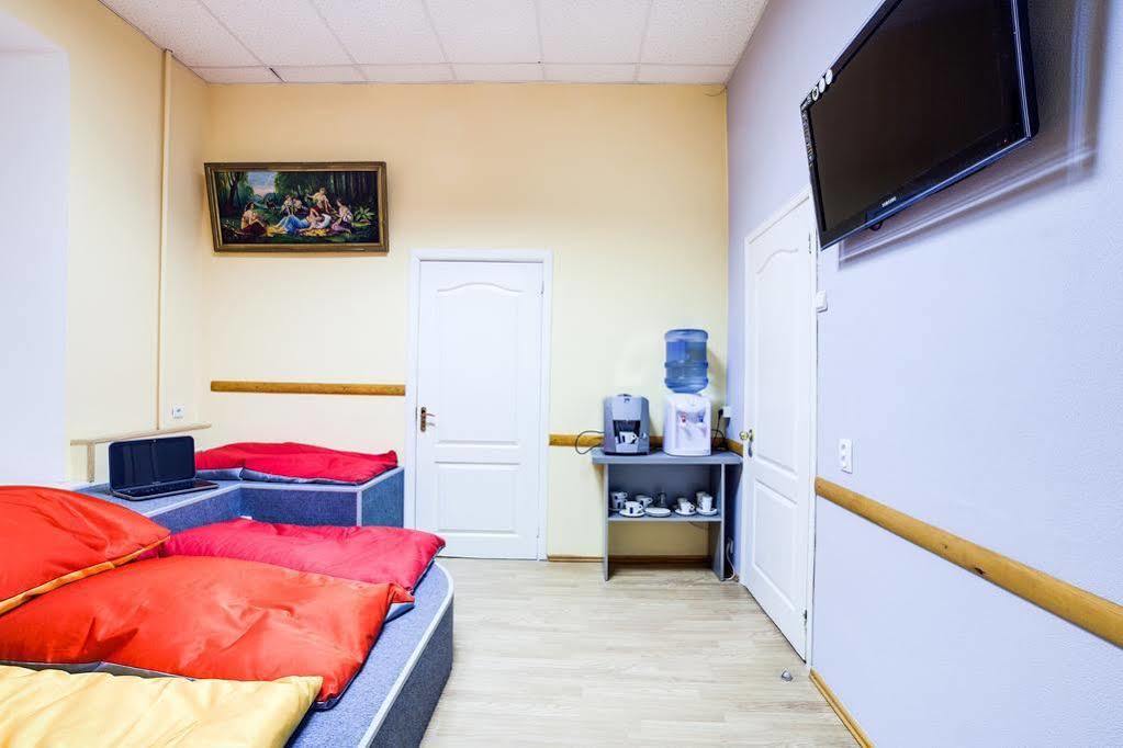 Night & Day Hostel Kiev Exterior foto