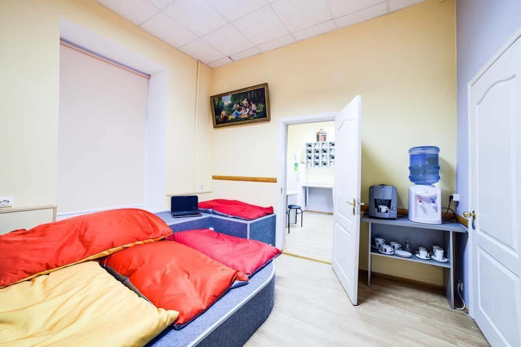 Night & Day Hostel Kiev Exterior foto