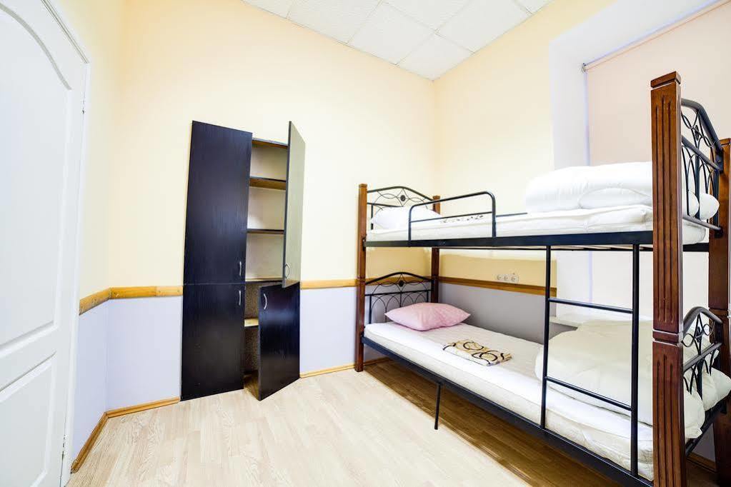 Night & Day Hostel Kiev Exterior foto